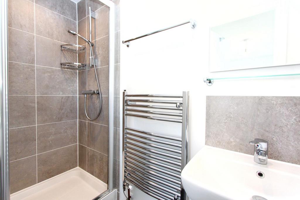 Ensuite Bedroom 1