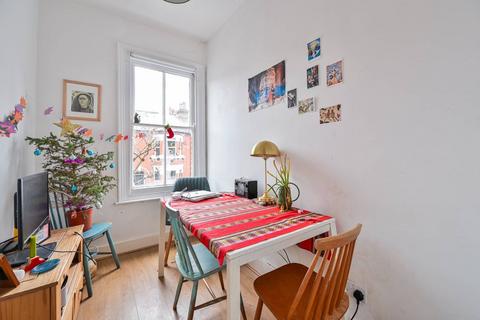 3 bedroom flat to rent, Kinsale Road, Peckham Rye, London, SE15