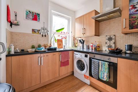 3 bedroom flat to rent, Kinsale Road, Peckham Rye, London, SE15