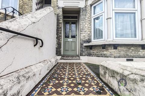 5 bedroom terraced house for sale, Luton Road, Kent ME4