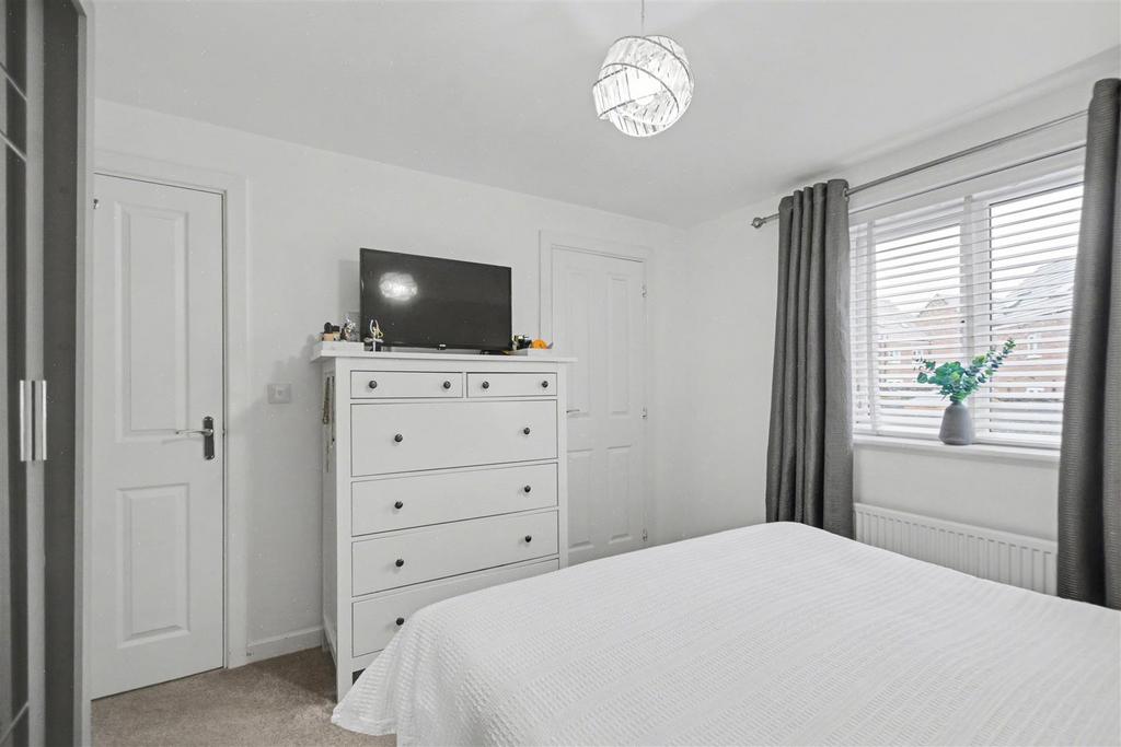 Bedroom 1 3.jpeg