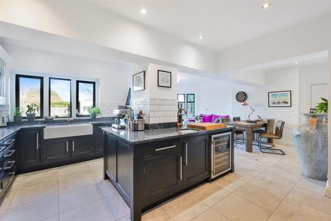 5 bedroom detached house for sale, Hollymead Road, Chipstead,