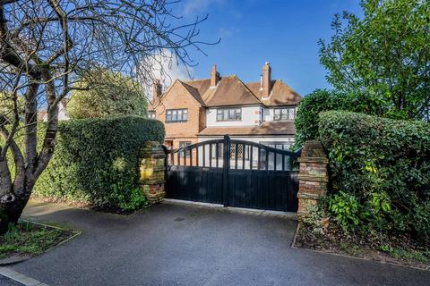 5 bedroom detached house for sale, Hollymead Road, Chipstead,