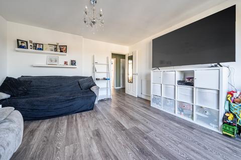 2 bedroom flat for sale, Chelmer Apartments, North Crockerford, Basildon, SS16