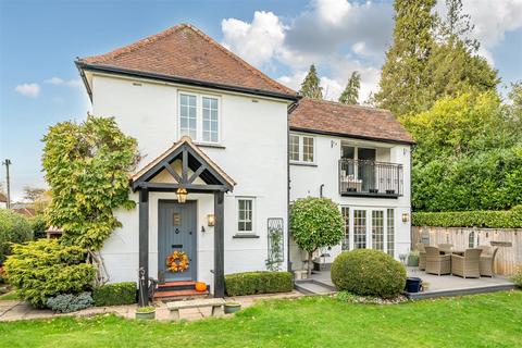 4 bedroom semi-detached house for sale, Courtaulds, Chipperfield