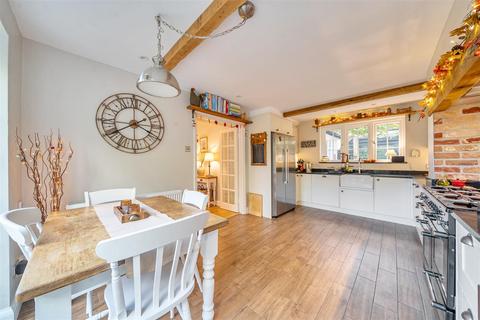 4 bedroom semi-detached house for sale, Courtaulds, Chipperfield