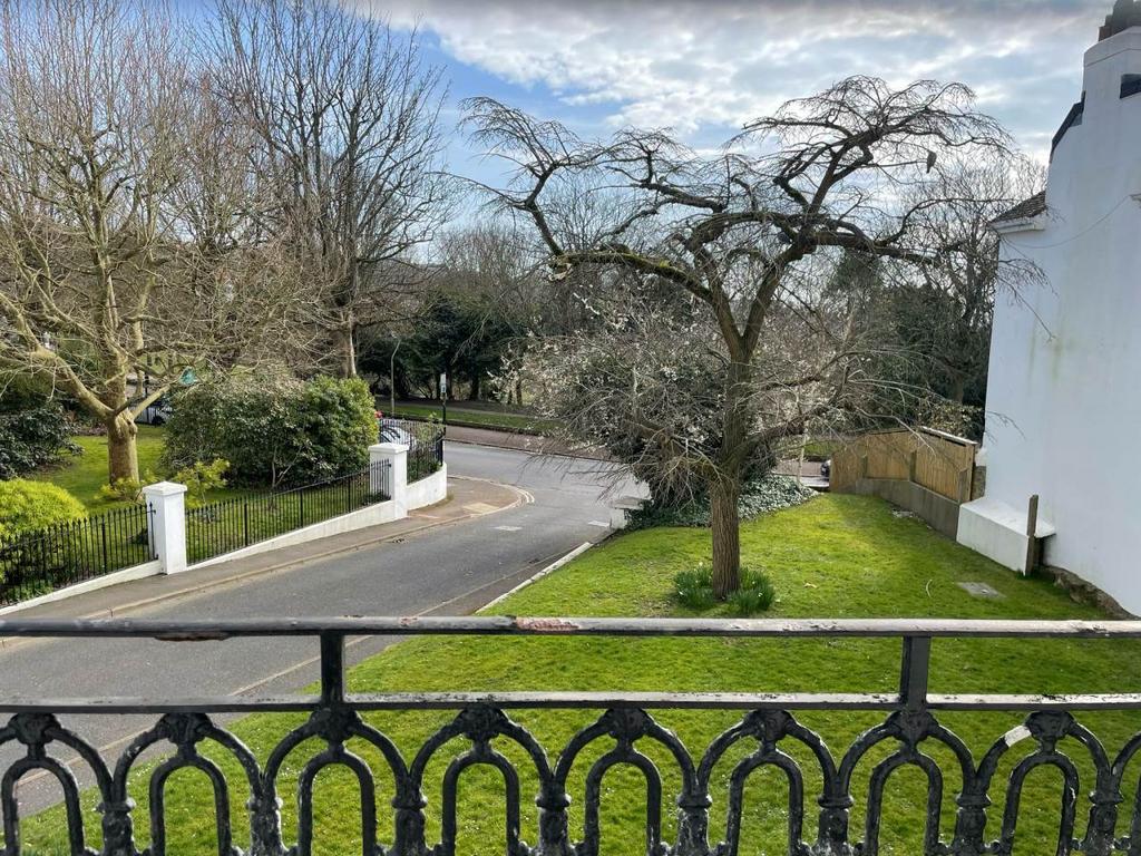 Spring view of entra