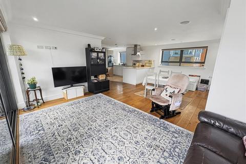 2 bedroom flat to rent, The Shore, 22-23 The Leas, Westcliff-On-Sea