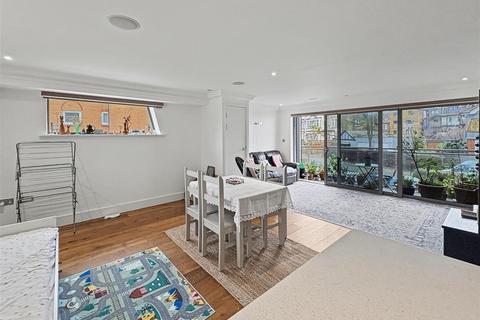 2 bedroom flat to rent, The Shore, 22-23 The Leas, Westcliff-On-Sea