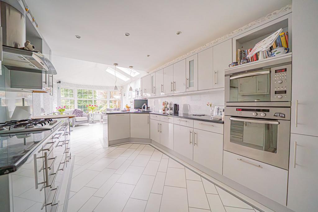 House in Solihull, Kineton Green - View 2