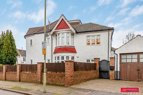 undefined, Highwood Avenue, London, N12