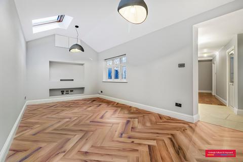 undefined, Highwood Avenue, London, N12