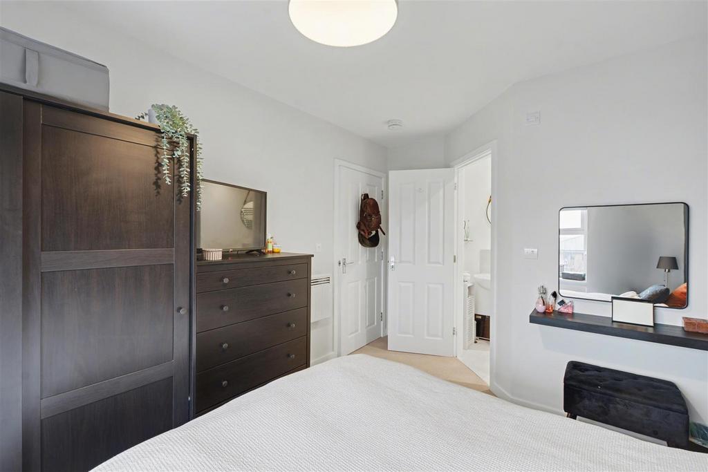 Bedroom 1 4.jpeg