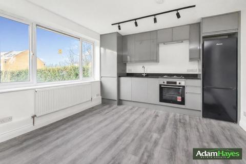 2 bedroom apartment to rent, Gainsborough Road, London N12