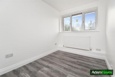 2 bedroom apartment to rent, Gainsborough Road, London N12