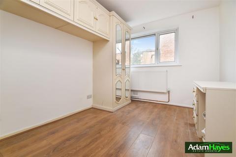 2 bedroom apartment to rent, Gainsborough Road, London N12