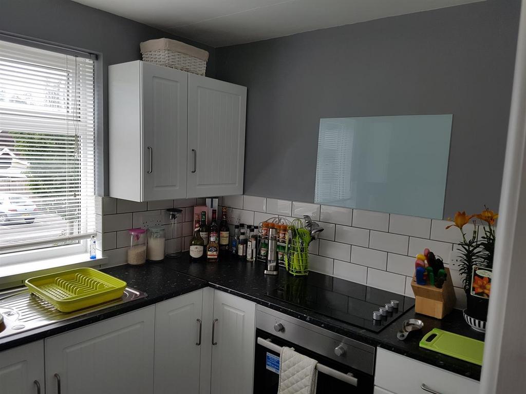 Kitchen right.jpg