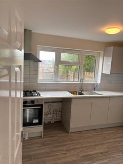 2 bedroom flat to rent, Mitchell Walk, Swanscombe