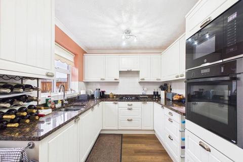 2 bedroom bungalow for sale, Twarnley Rise, Worcester, Worcestershire, WR4