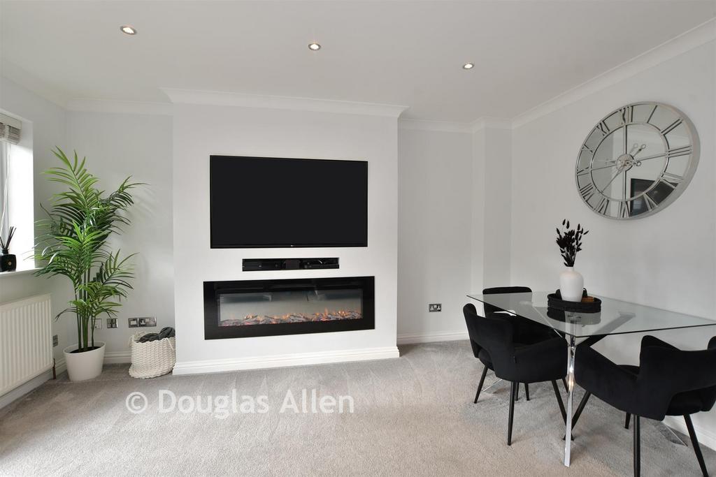 Lounge/Dining Room