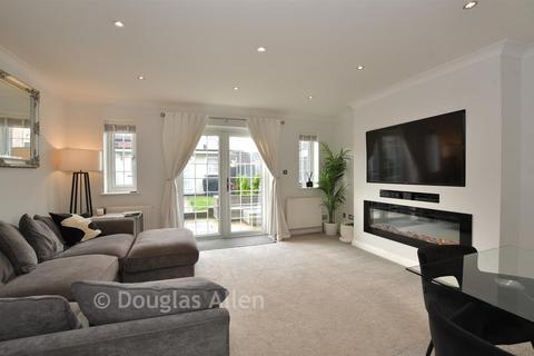 2 bedroom end of terrace house for sale, Scott Drive, Wickford, Essex