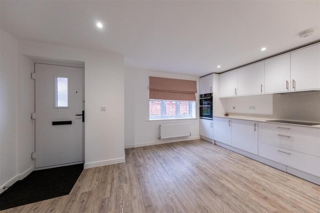 3 Waterfield Road-003.jpg
