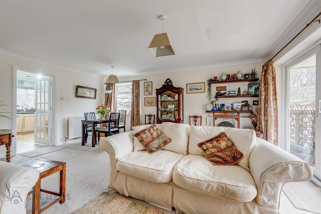 12 Linden Court(Interior)-6.jpg