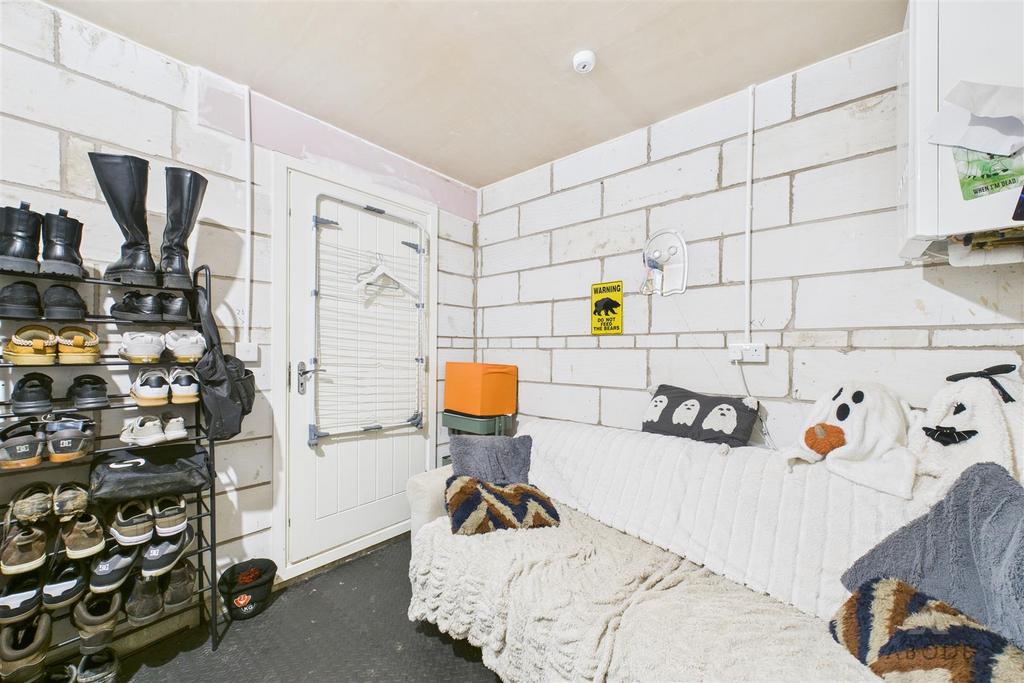 CAM03790 G0-PR0122-STILL036.jpg