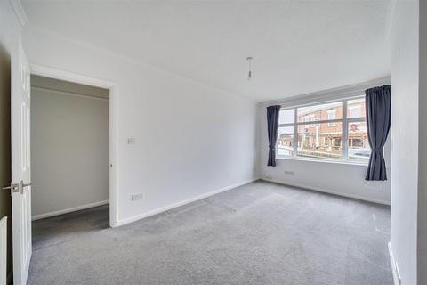 undefined, Chiltern Drive, Surbiton
