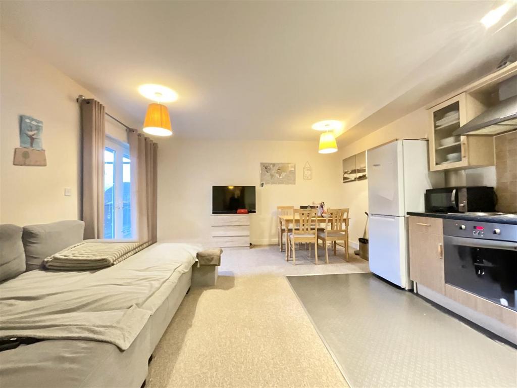 Lounge / Kitchen