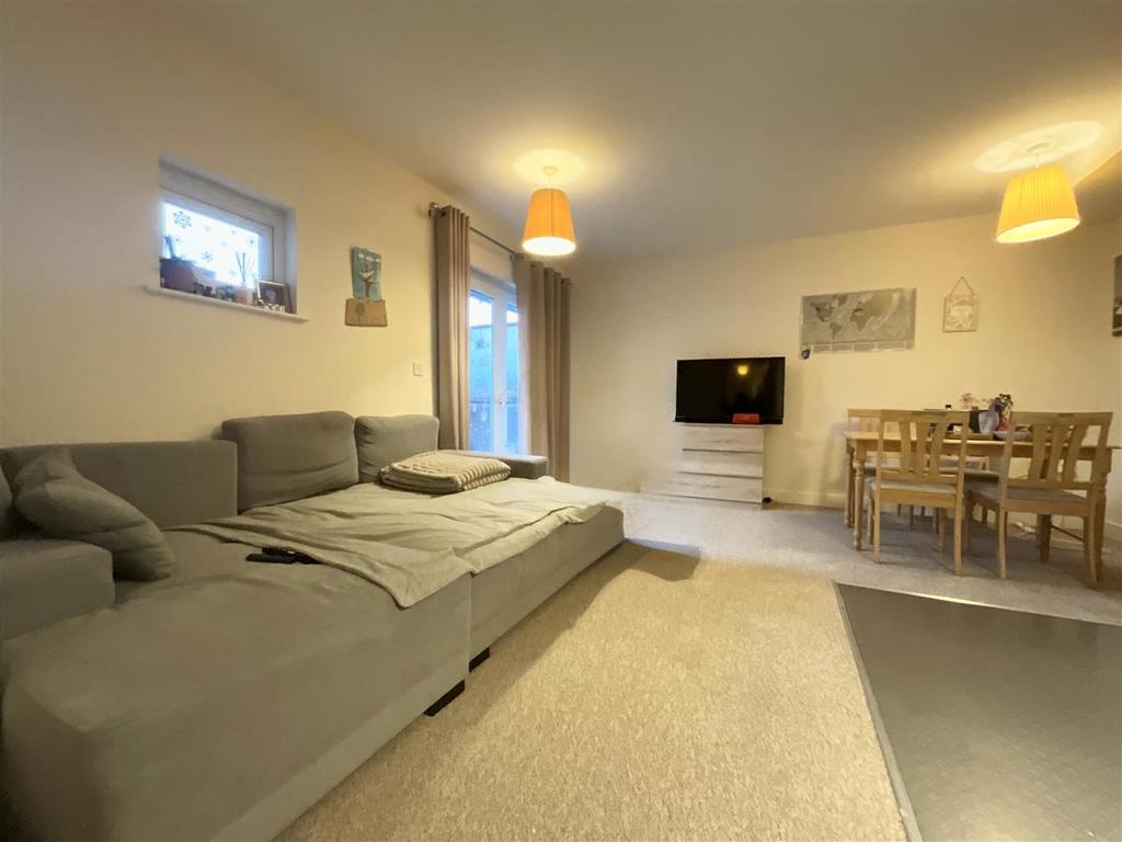 Lounge / Kitchen