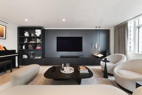 undefined, Pan Peninsula Square, London, E14
