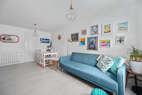 1 bedroom flat for sale, Swynford Gardens, London NW4