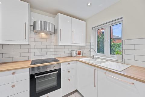 1 bedroom flat for sale, Swynford Gardens, London NW4