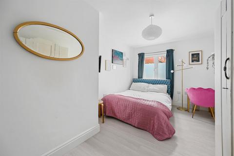 1 bedroom flat for sale, Swynford Gardens, London NW4