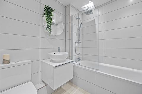 1 bedroom flat for sale, Swynford Gardens, London NW4