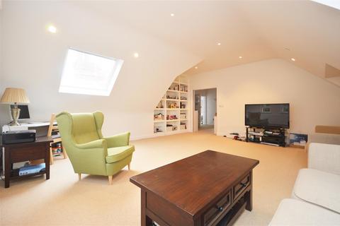 3 bedroom apartment to rent, Spring Grove Road, Richmond