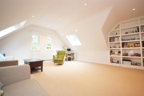 3 bedroom apartment to rent, Spring Grove Road, Richmond