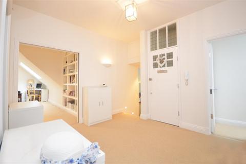 3 bedroom apartment to rent, Spring Grove Road, Richmond