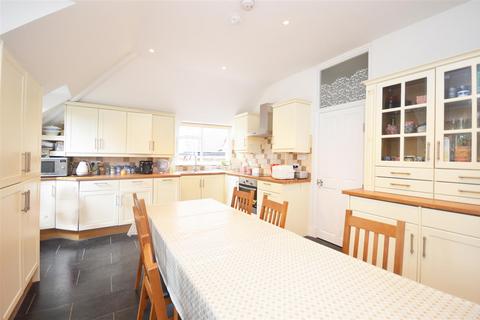 3 bedroom apartment to rent, Spring Grove Road, Richmond