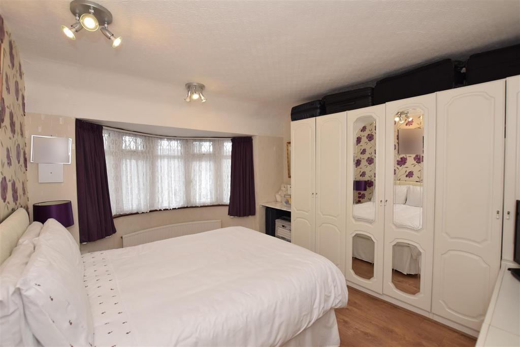 Bedroom 1.jpg