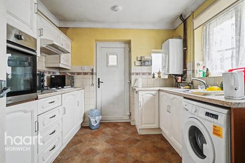 2 bedroom semi-detached bungalow for sale, Lilburne Avenue, Norwich