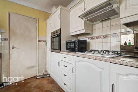 2 bedroom semi-detached bungalow for sale, Lilburne Avenue, Norwich