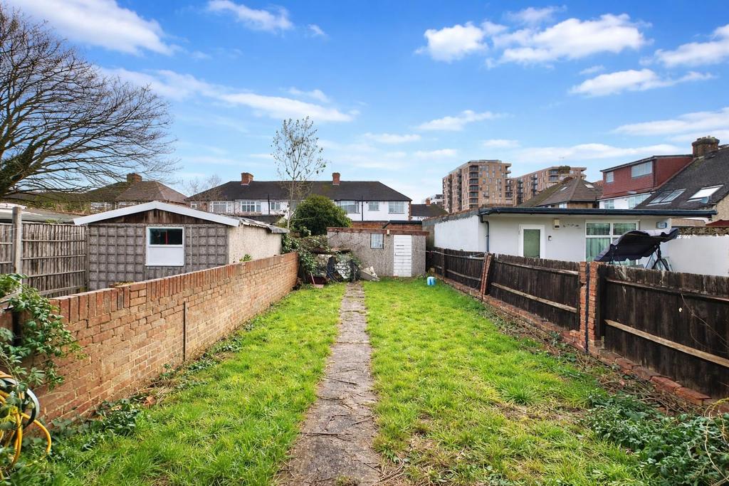 14 b673 f5 f4 da 4109 a824 3 b90 c764 cf3 f.png