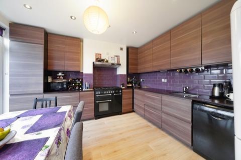 4 bedroom terraced house for sale, Cairnfield Avenue, London, NW2