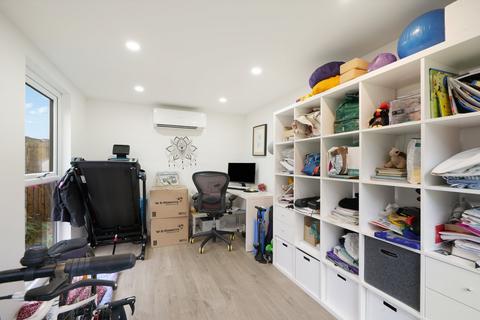 4 bedroom terraced house for sale, Cairnfield Avenue, London, NW2