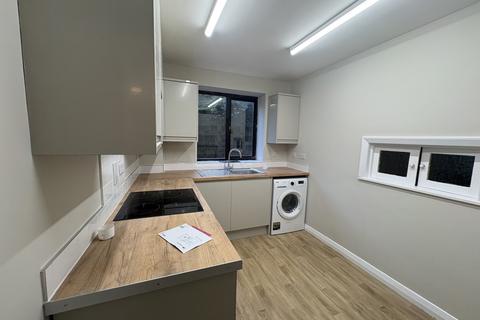 1 bedroom apartment to rent, 2a Dorin Court Landscape Road Warlingham Surrey CR6 9JT