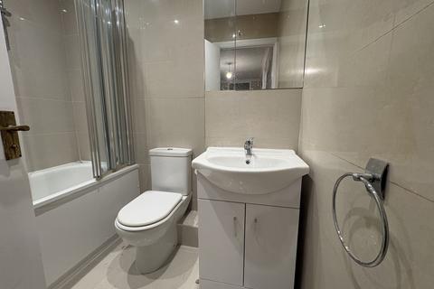 1 bedroom apartment to rent, 2a Dorin Court Landscape Road Warlingham Surrey CR6 9JT