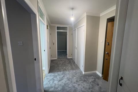 1 bedroom apartment to rent, 2a Dorin Court Landscape Road Warlingham Surrey CR6 9JT