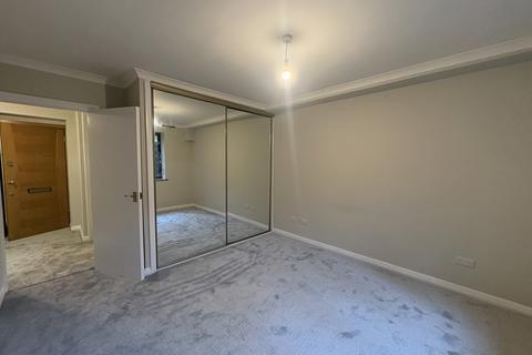 1 bedroom apartment to rent, 2a Dorin Court Landscape Road Warlingham Surrey CR6 9JT